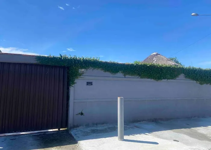 Casa Com Piscina A 500 Metros Da Praia